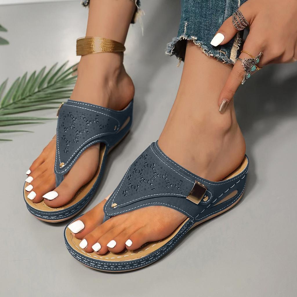 Women's Solid Color Round Headed Thick Soled Fashionable Hollow Slippers