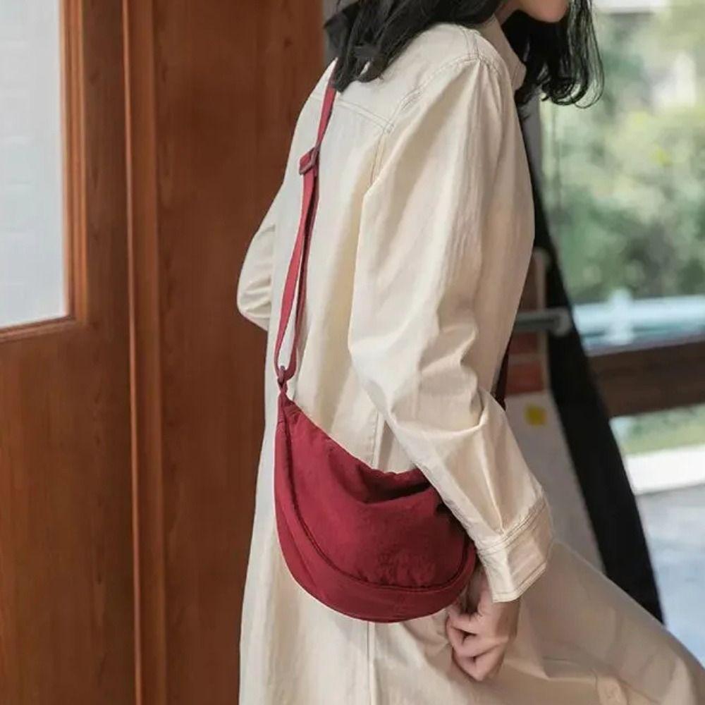 Large Capacity Nylon Hobos Bag Solid Color Vintage Style Shoulder Bag Simple Design Cotton Filled Crossbody Bag Daily Use