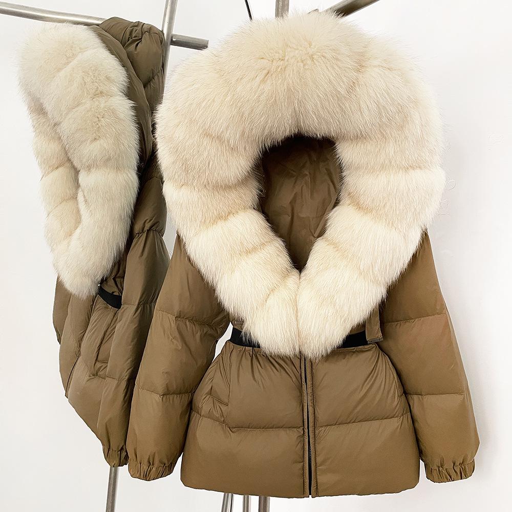 Giacca invernale da donna in piuma d'anatra bianca con cappuccio in vera pelliccia di volpe