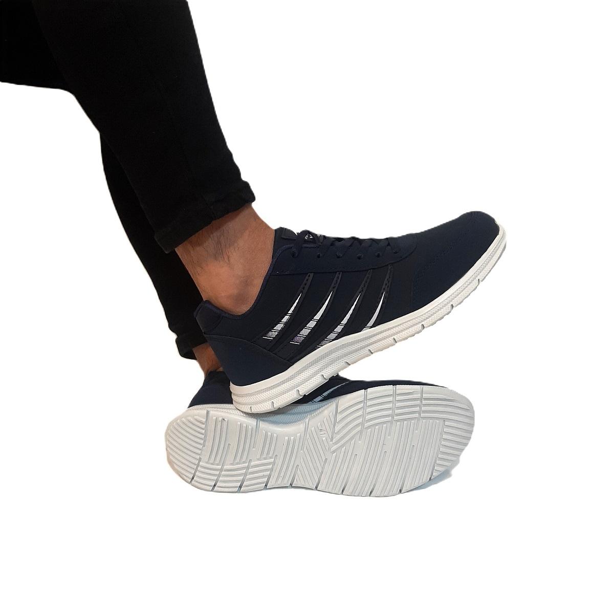 

Темно-синє спортивне взуття Master Mind 08 Fuspet 41 темно-синього кольору