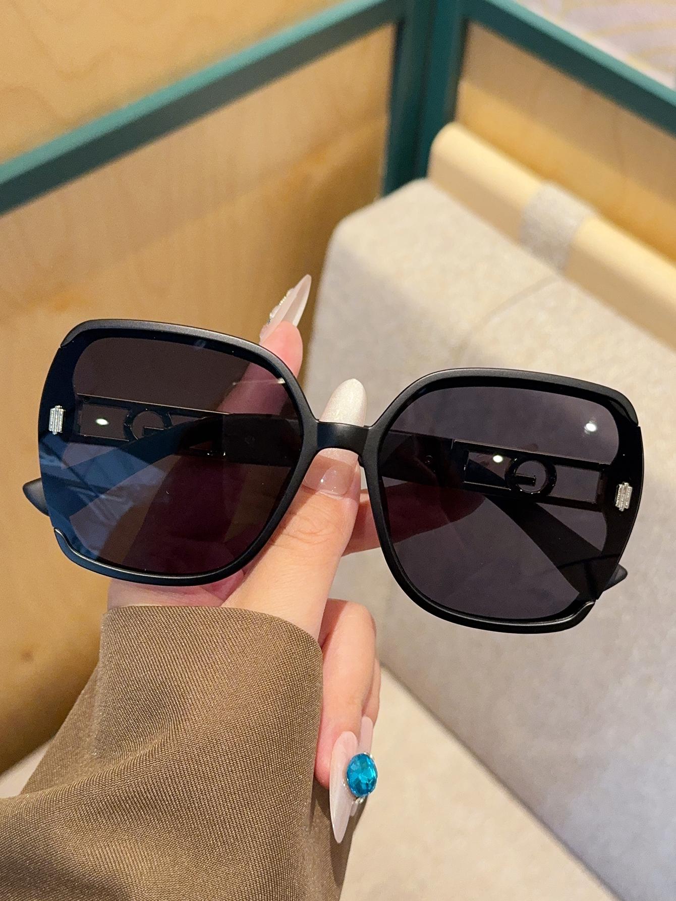 

1Pc Fashion Square Frame Sunglasses Summer Travel Accessories Popular Sunglasses Suitable for Daily Wear, Travel, and Holidays