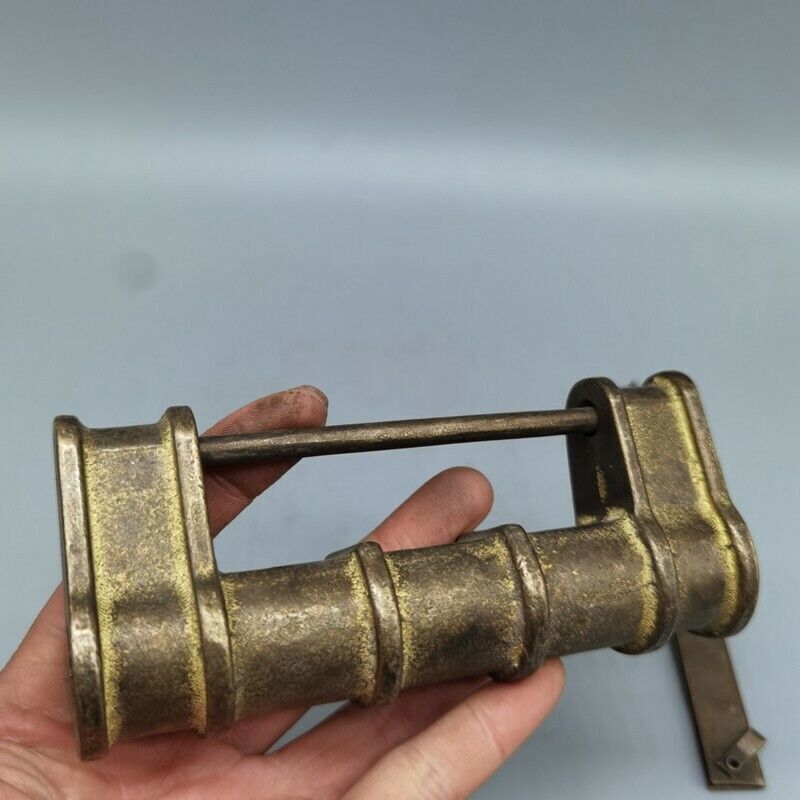 Exquisite Old Chinese Brass Copper Handmade Old Fashioned Lock Key Statue