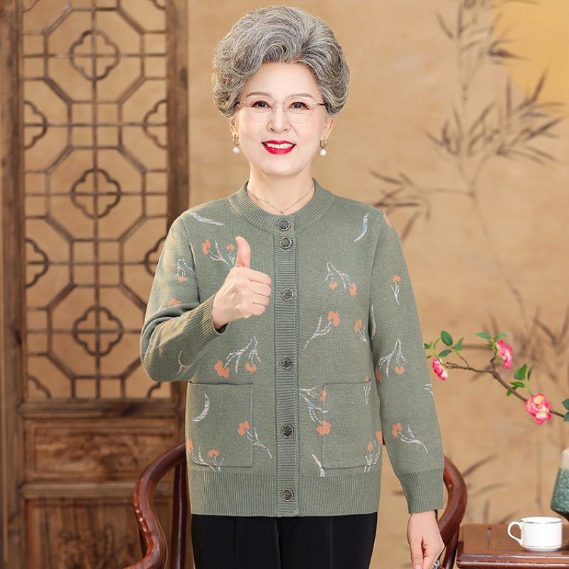 Elderly spring and autumn cardigan sweater women's thermal underwear piled and thickened grandma knitted sweater mother winter coat