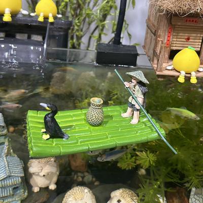 Pływająca Bambusowa Tratwa Rzeźba ze Starym Człowiekiem i Kormoranem Żywiczna Miniaturowa Figurka Dekoracyjna Zen Statua do Akwarium na Zewnątrz Wewnątrz Zbiornika Rybnego Stawu