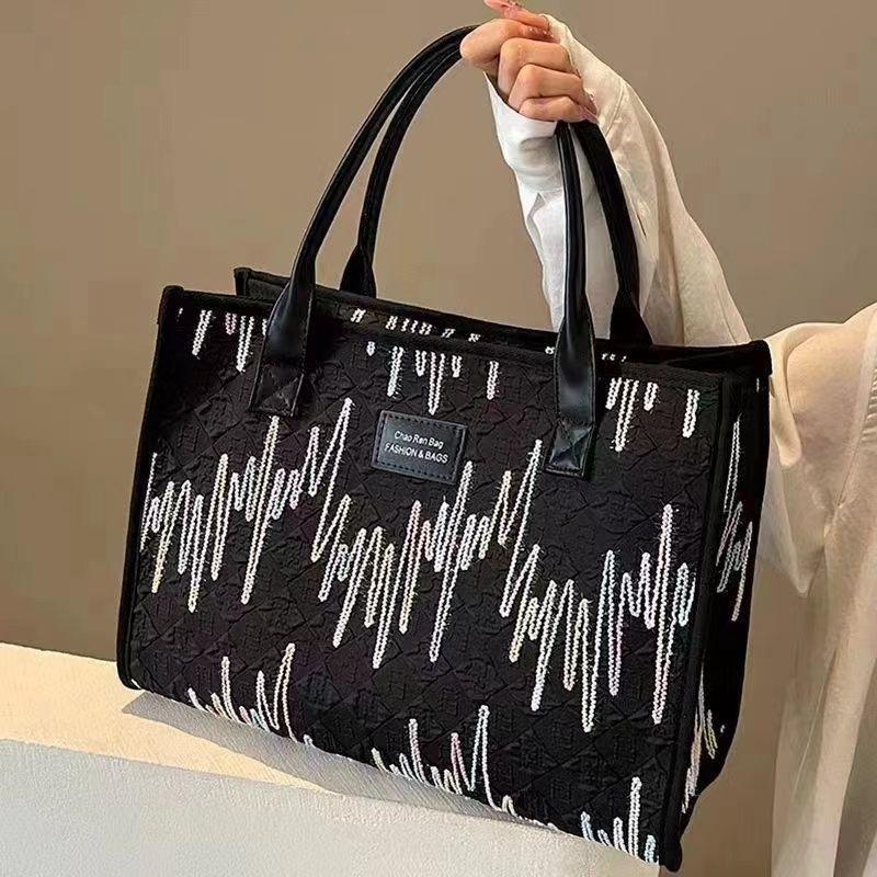 Fashion Trend Embossed Handbag 2025 College Student Versatile Large Capacity Commuting Appearance Handheld Canvas Shoulder Bag