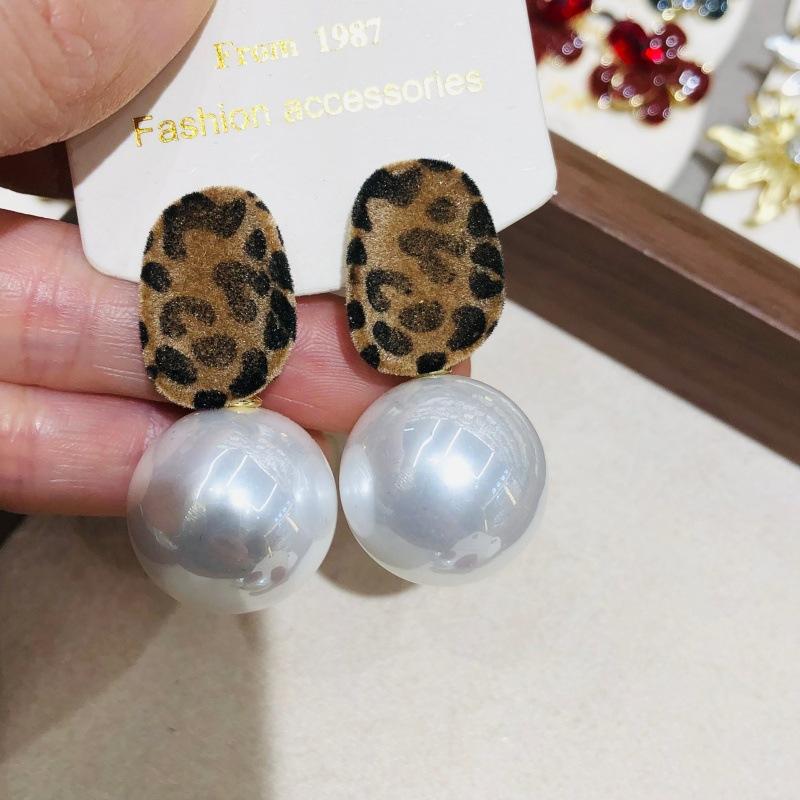 

Black White Pink Pearl Drop Earrings for Women New Fashion Elegant Enamel Oil Irregular Geometry Dangle Earrings Party Jewelry леопард друку кольору