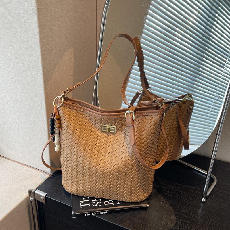 Woven Bucket Bag Bag Women's Fashion Simple Shoulder Messenger Bag Casual Commuter Bag
