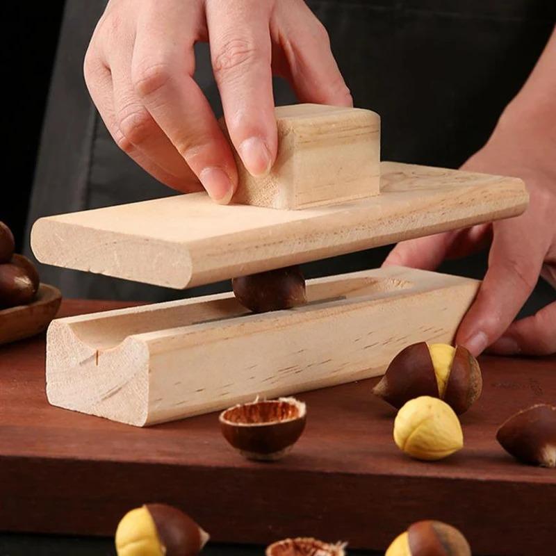 Manual Nut Opener Wooden Chestnut Opener Heavy Duty Walnut Plier Opener Tool for Walnuts Chestnuts Pecans Hazelnuts Almonds
