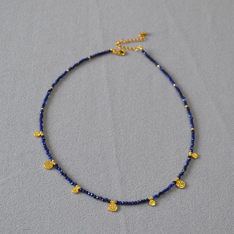 

Винтажное ожерелье с подвеской в виде золотой монеты с лазуритом и бирюзой