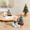 Juldekorationer Snögubbe Julgran Älg Litet Hus Miniatyrlandskap Ornament Vinterby Scen Skrivbordsdisplay
