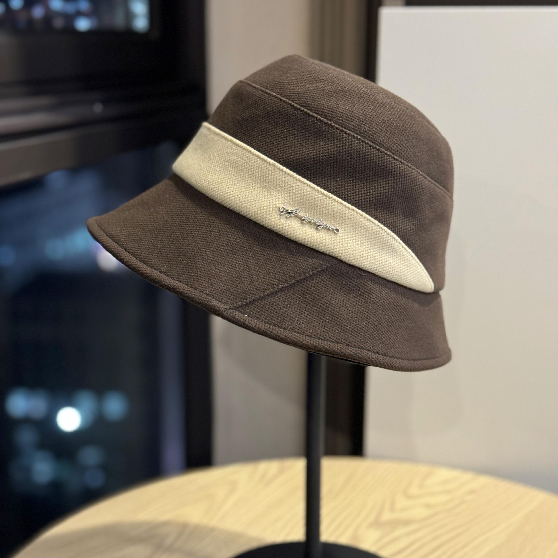 

Британская ретро шерстяная рыбацкая шляпа для женщин на осень и зиму Элегантная и теплая шляпа-ведро Модная и универсальная Подчеркивающая лицо и трендовая Adjustable