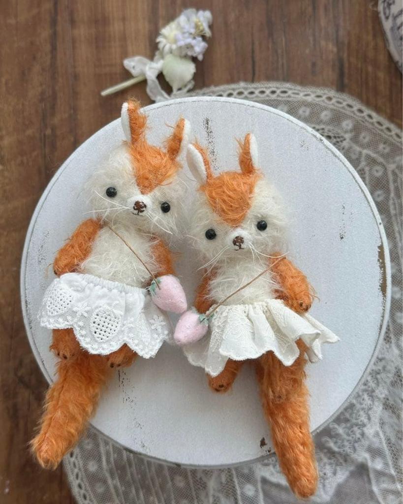 [USED] Stuffed Animal, Handmade by an Overseas Artist, Quiet Squirrel Teddy Bear