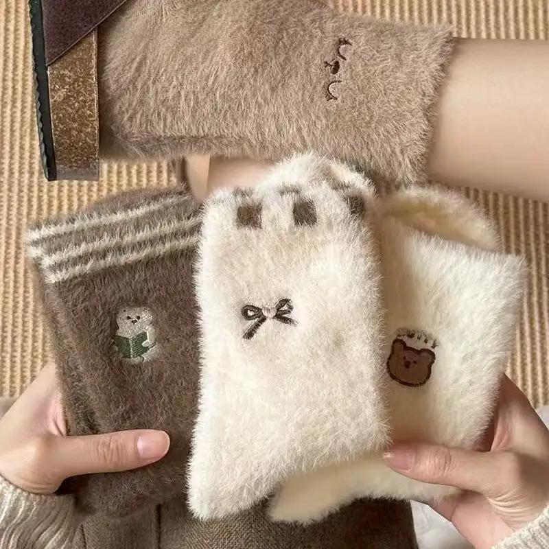 

3Pairs of Thick and Warm Cartoon Animal Bow Pattern Mid Tube Socks for Women in Autumn and Winter Suitable for Indoor Home Wear One Size