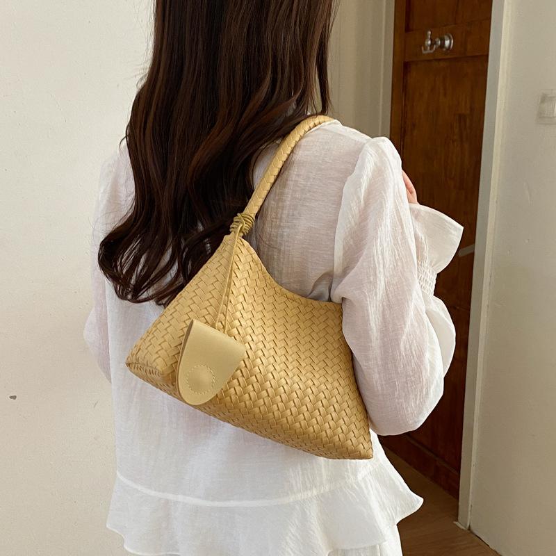 Woven Texture Shoulder Bag with Braided Handle Elegant Design for Daily and Casual Wear
