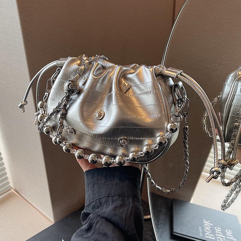 Niche design chain bag women's 2025 new high-end fashion shoulder messenger bag pleated bucket cloud bag