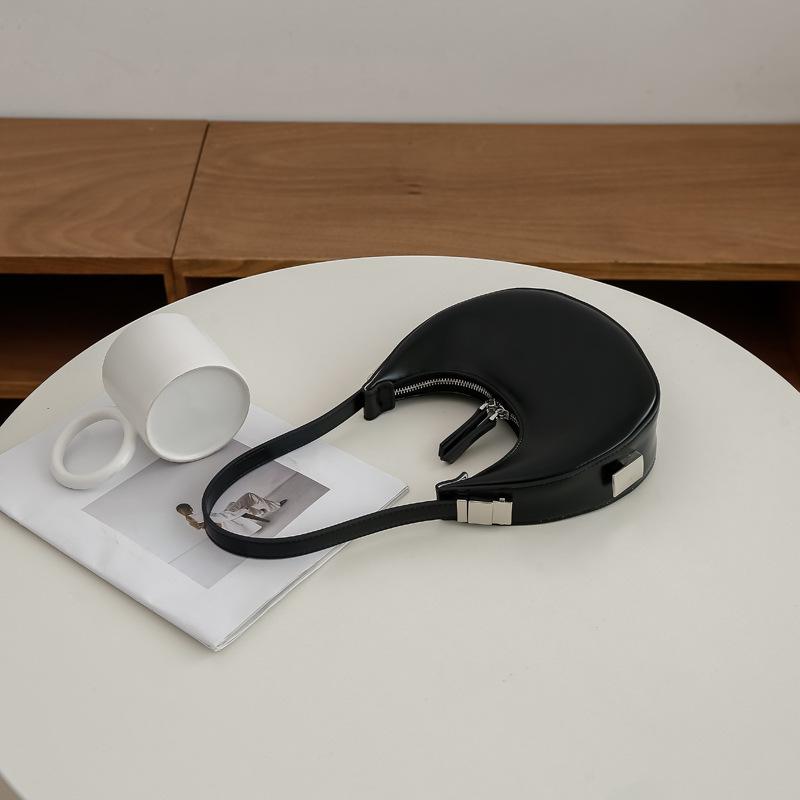 Korean Niche Design Underarm Crescent Bag Summer Dark Wind Crescent Bag Fashionable Personalized Shoulder Bag Women's Bag