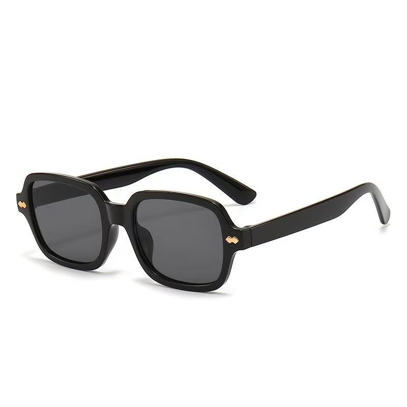

Vintage Square Sunglasses Women Fashion Small Frame Yellow Black Sun Glasses Male Female Retro Rivet 1PC