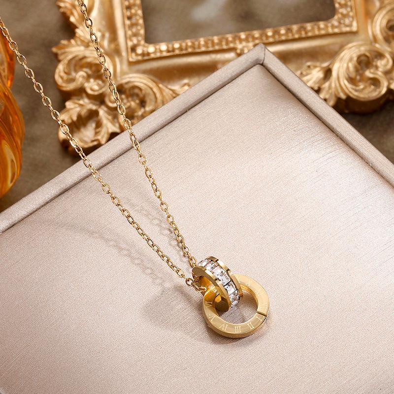 Korean Diamond-Studded Roman Numeral Double Ring Titanium Necklace - Versatile French Light Luxury Clavicle Chain Jewelry for Women.