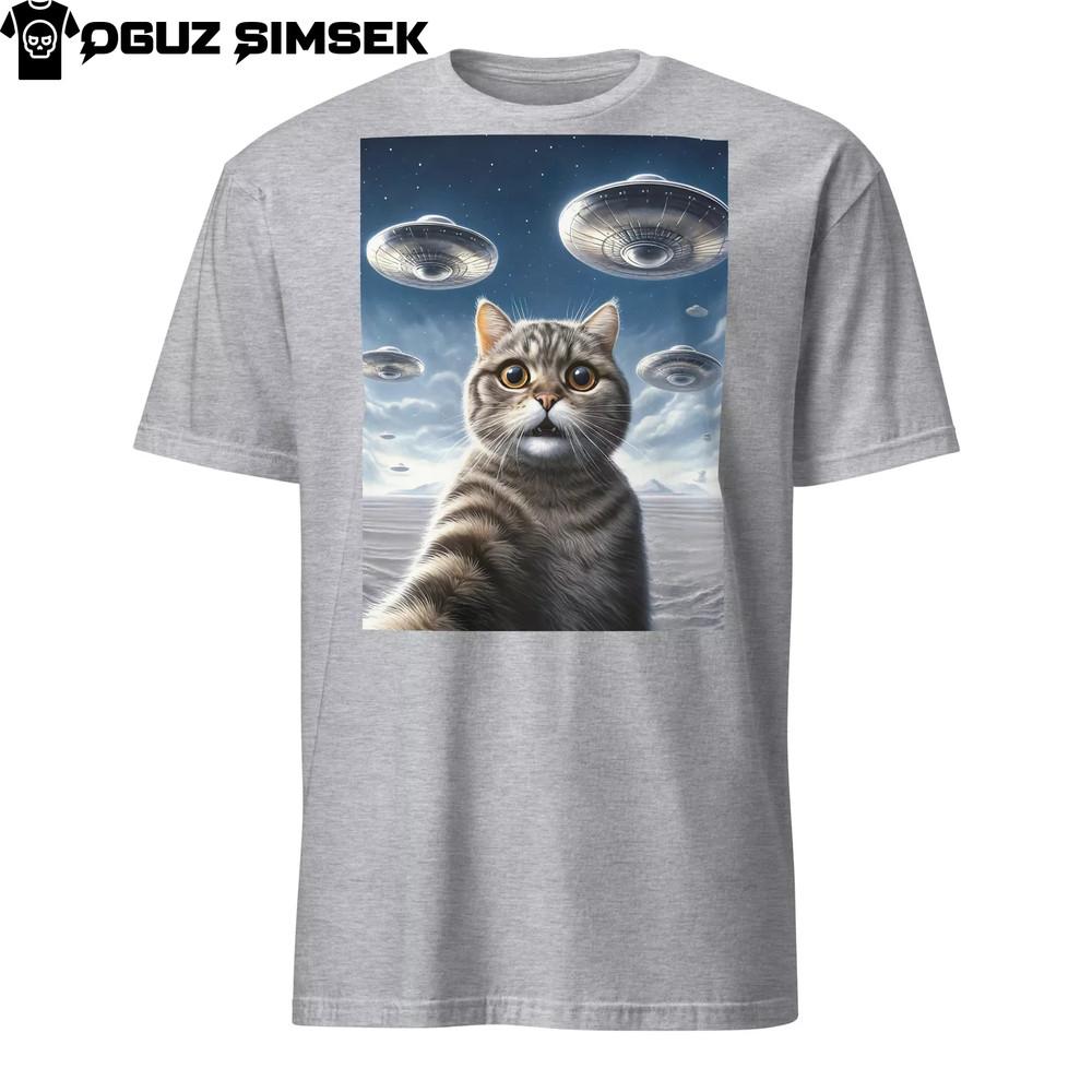 Funny Cat Selfie with Aliens Unisex T-Shirt | Sci-Fi Tee | UFO Humor