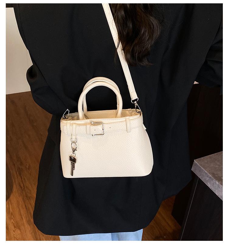 2025 Summer Small Bag Women's New Versatile Shoulder Messenger Bag Popular This Year Casual Portable Bucket Bag