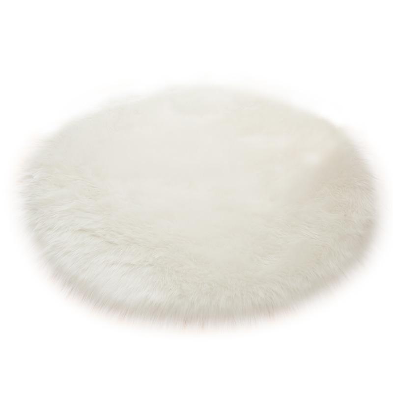 Plush round carpet