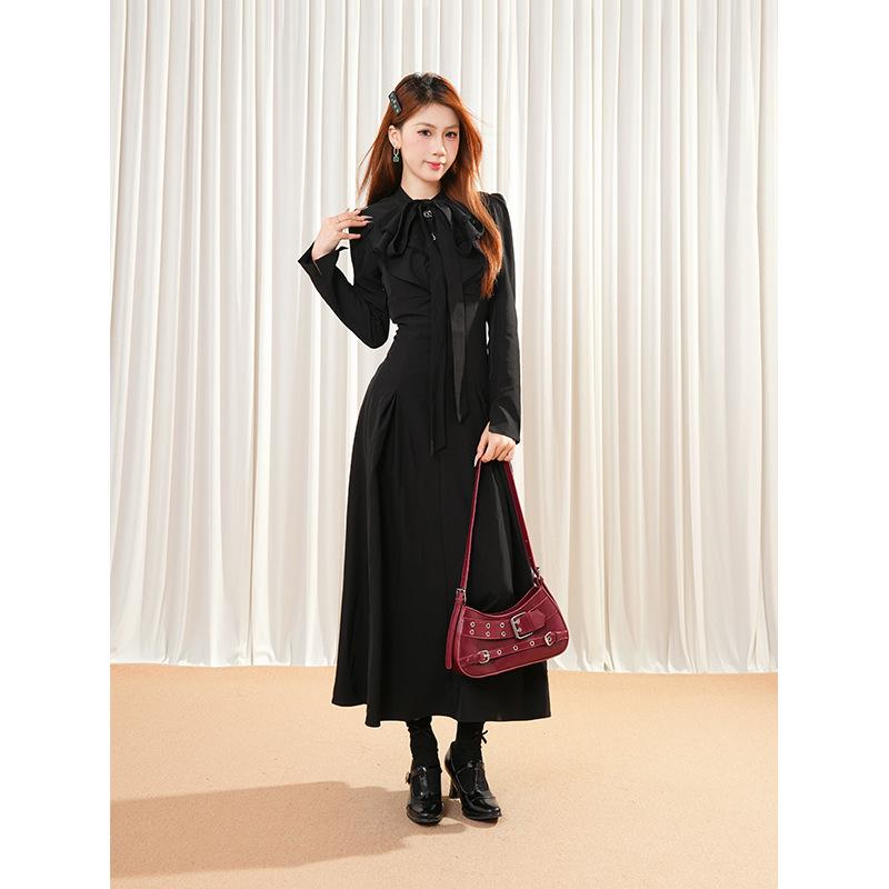 Hepburn Style Black Waist-Defining Gothic Long Dress with Peter Pan Collar