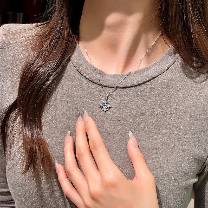 S925 pure silver necklace women's olivine crystal stone diamond pendant light luxury niche design moon star lock bone chain fashion jewelry gift