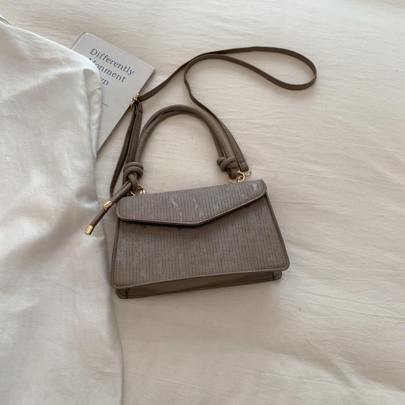 

New niche design bag fashionable texture messenger Maillard small square bag retro simple versatile women s bag tide хакі