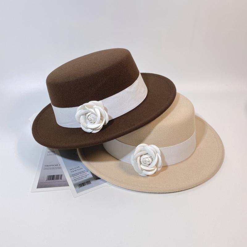 Hepburn Style Flower Flat Top Small Brim Woolen Hat Women's Autumn and Winter French Retro High-end Sense Showing Face Small Temperament Top Hat