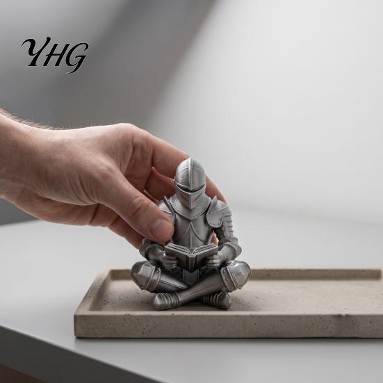 Creative Reading Knight Figure 3D Printed Armored Figurine, Sitting Sculpture, Unique Bookcase Decor Retro Statue for Bookshelf and Office Desktop