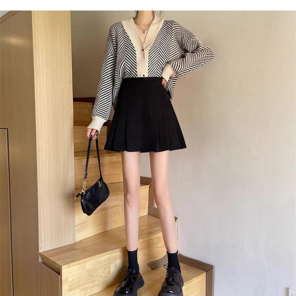 2024 Spring Women's Academy Style Black Sweater & High-Waisted A-Line Pleated Skirt
