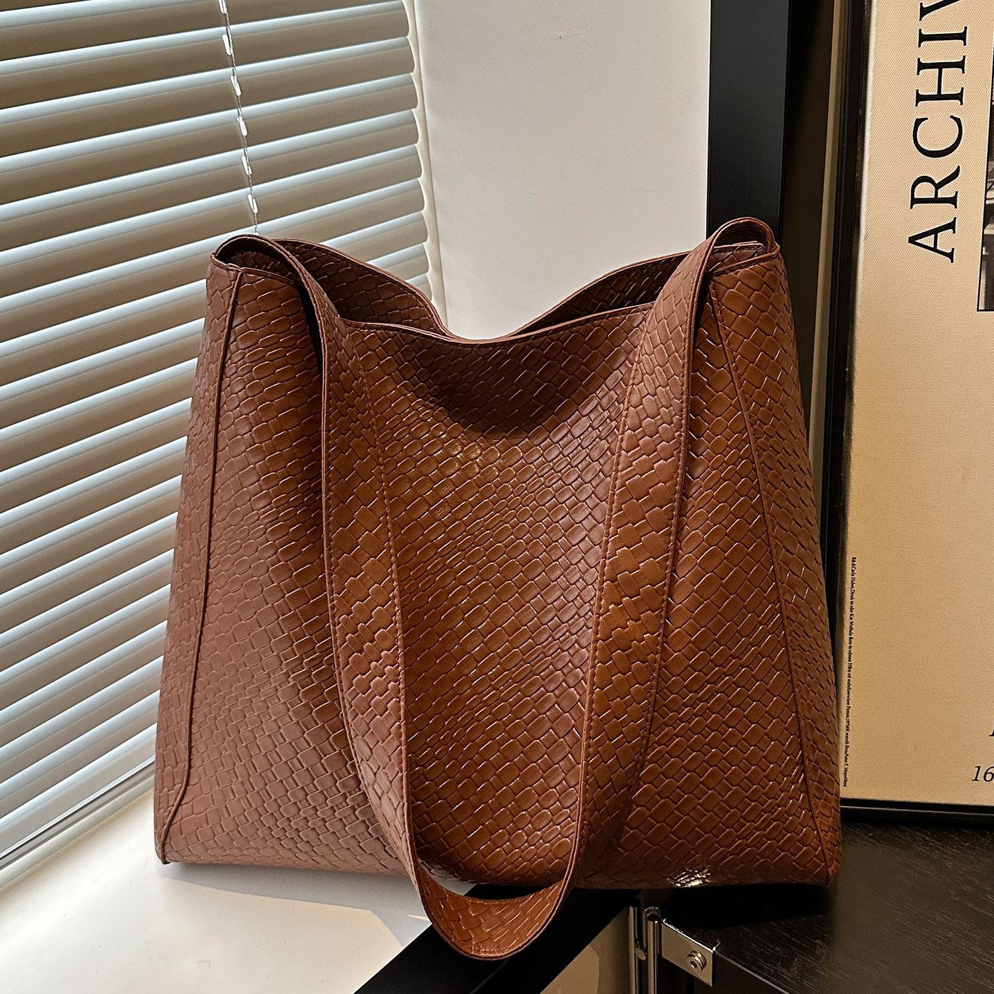 

Простая и универсальная сумка-багет большой вместимости на плечо и подмышку 2025 весна-лето популярная простая сумка-ведро модная и универсальная сумка коричневый