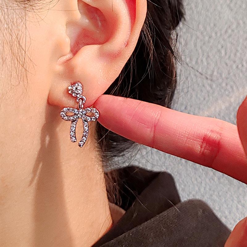 Spring Flash Diamond Bow Earrings Women'S Niche Design High-End Love Stud Earrings Ear Jewelry