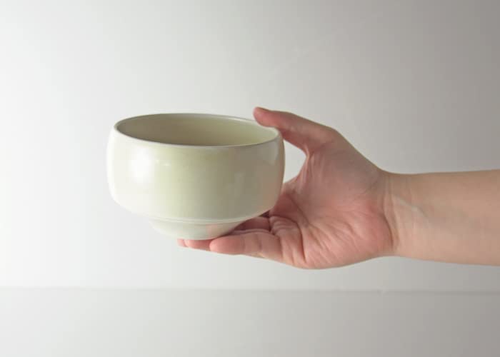 This White Slightly Yellowish In Measures In Diameter and Measures This Ivory Color Is What We Call It Can Be Used Not Only for Matcha But Also for