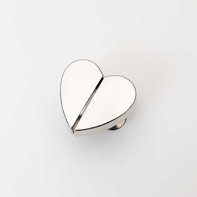 

Магнитные держатели для штор в форме сердца Сильные магниты для закрывания штор и защиты от проникновения света Alloy серебряный