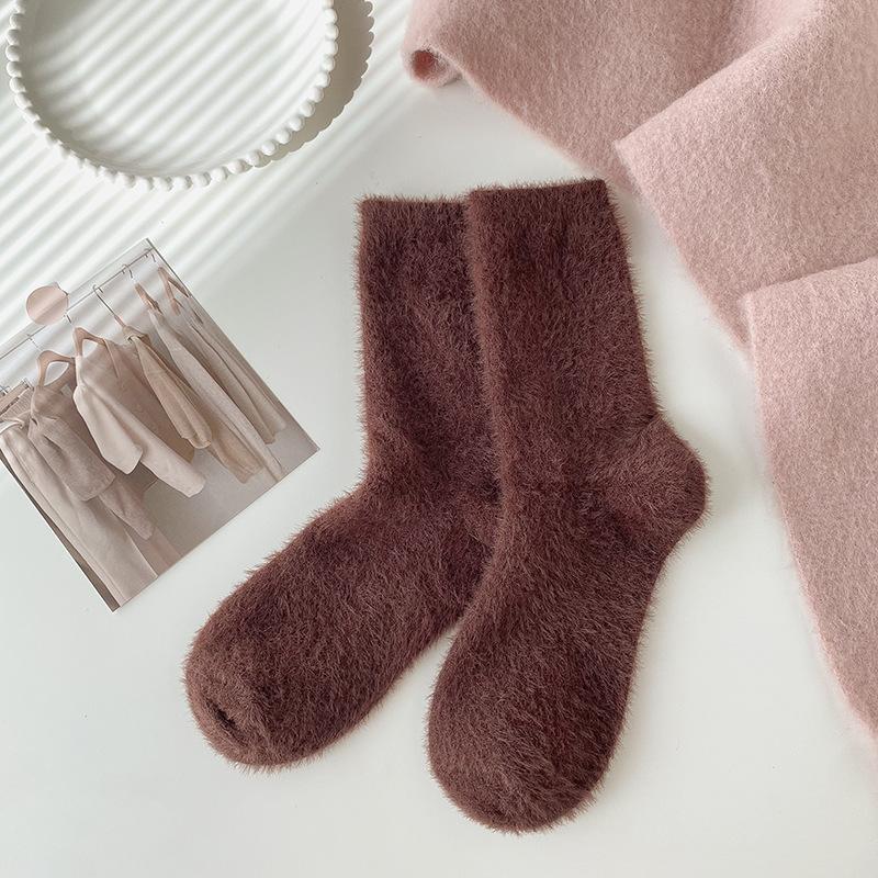 Mink Fleece Socks for Women, Warm and Non-freezing Feet in Autumn and Winter, Sleep Socks with Heart Embroidery and Fleece, Versatile Socks