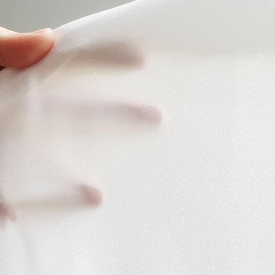 2 Stück Rote Rose Herz Schmetterling Transparente Vorhänge Romantischer Valentinsdruck Lichtfilternde Vorhänge Süße Heimdekoration für Schlafzimmer