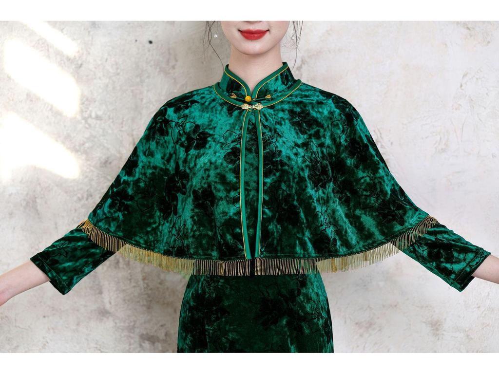 Elegant Green Velvet Cheongsam Two-Piece Set with Shawl for Weddings and Banquets