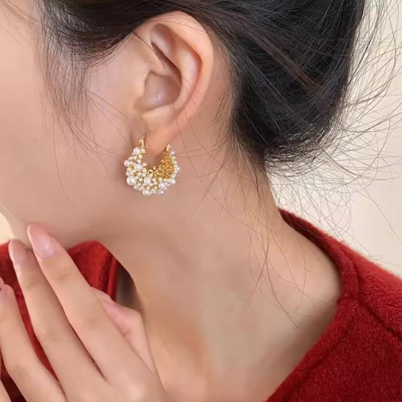 Fashionable and Luxurious Temperament, Imitation Pearl Irregular Hanging Earrings, Suitable for Women's Daily Party