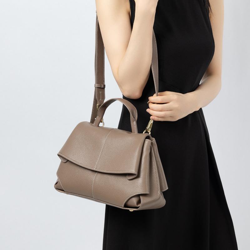 A Niche Design of A Single-shoulder Bag for Girls An Ultra-light Commuter Crossbody Bag