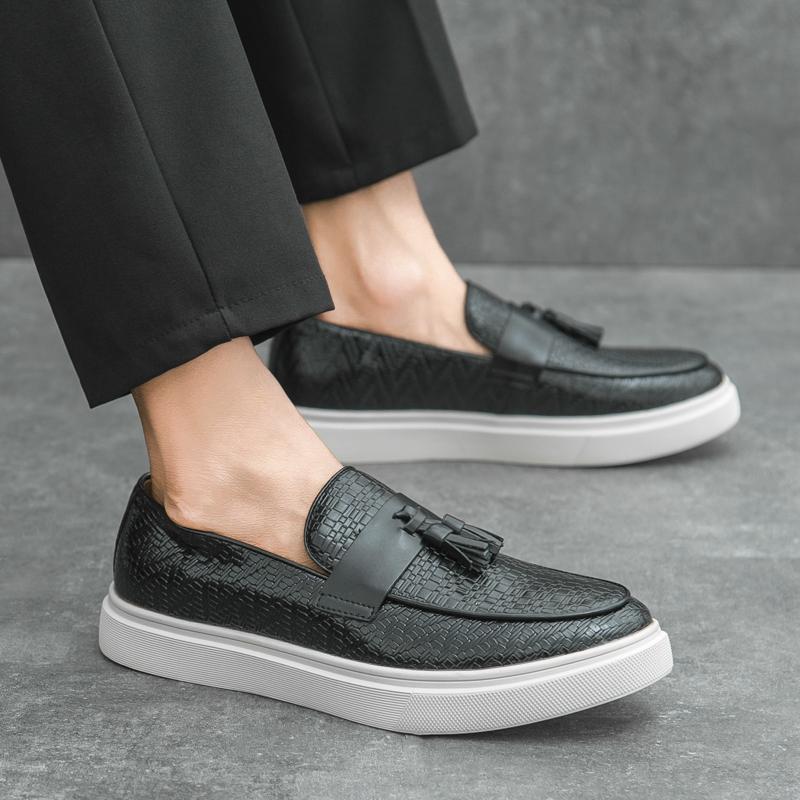 Fashion Classic Mens Loafers Men Fashion Outdoor Walking Shoe New Mens Slip on Shoes  New Arrival Flats All-match Men Casual Footwear