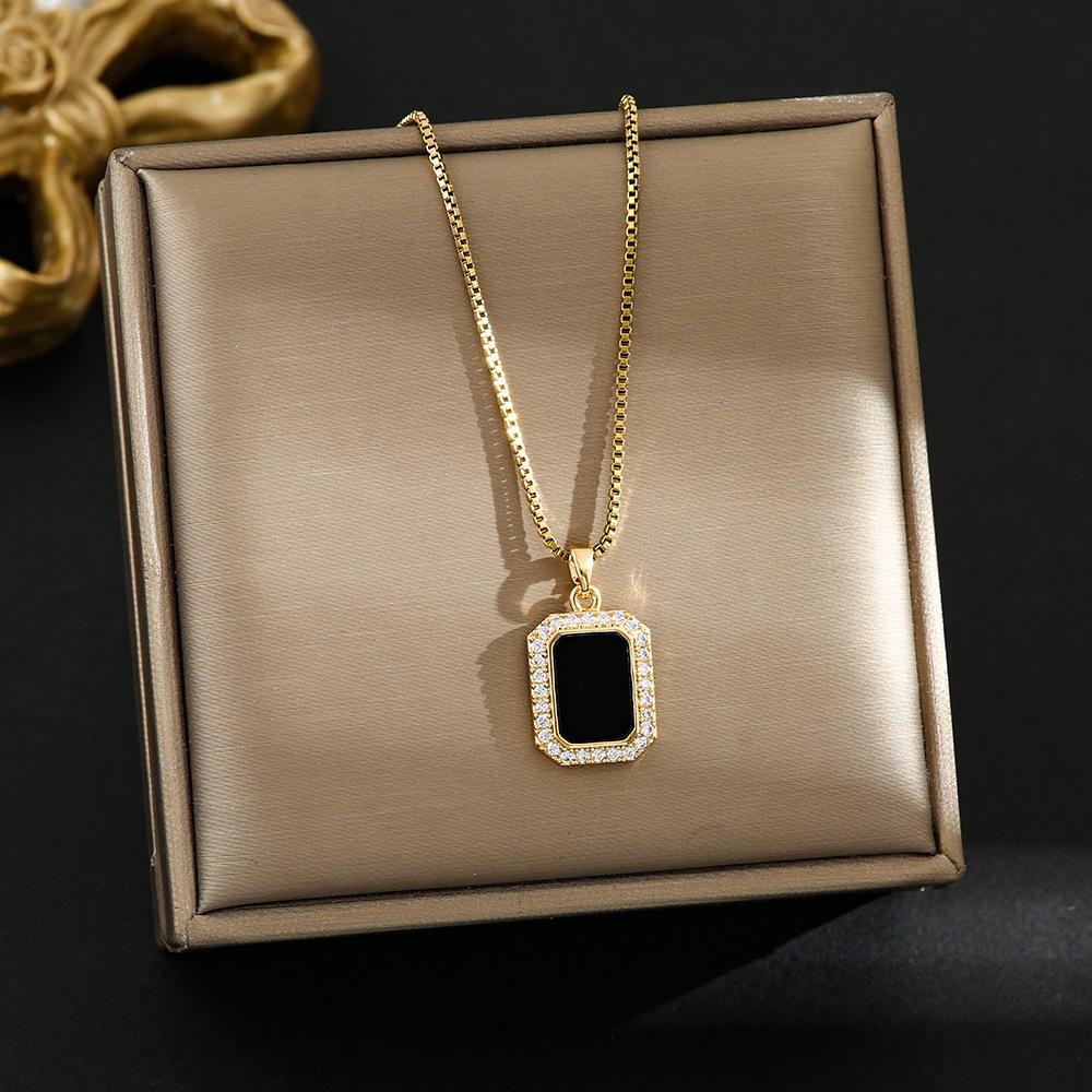 Elegant Korean Micro-Inlaid Titanium Necklace - Luxurious Women's Clavicle Chain, Non-Fading, Unique Minority Design.
