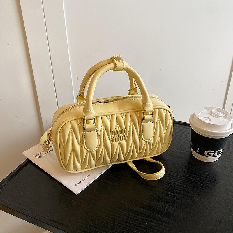 Simple hand carry pleated small square bag underarm bag 2025 summer new fashion shoulder bag trendy temperament messenger bag