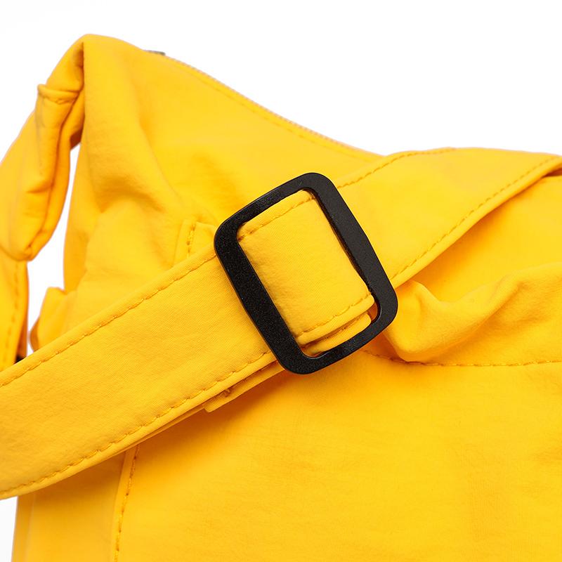 Stilvolle Damen Crossbody-Tasche mit Zugband Modische Umhängetasche mit sicherem Reißverschluss & dekorativem Anhänger