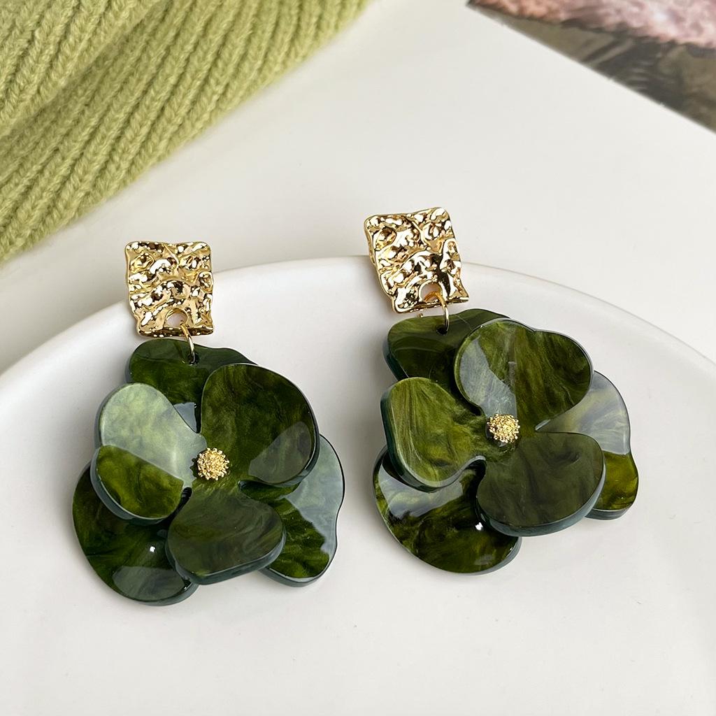 

Зелені сережки з квітами в стилі Морі: Стильний, Універсальний та Елегантний для Жінок