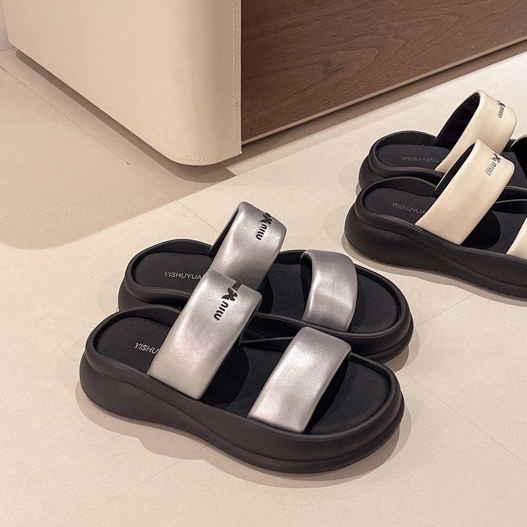 

Thick-soled super fire cool slippers women s 2025 summer new non-slip and height-increasing one-word drag casual soft-soled beach shoes 40