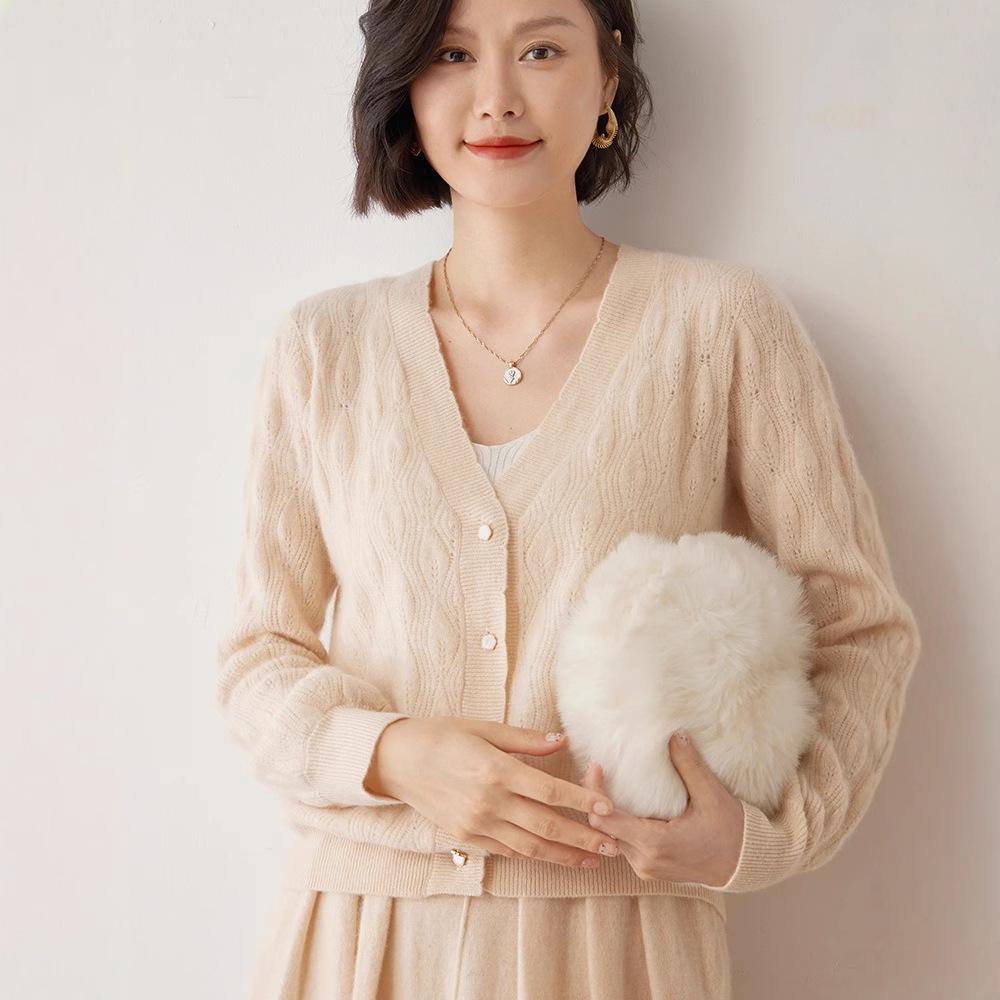 Women's Versatile V-Neck Cashmere Cardigan - Soft, Skin-Friendly, Fashionable Long Sleeve Sweater