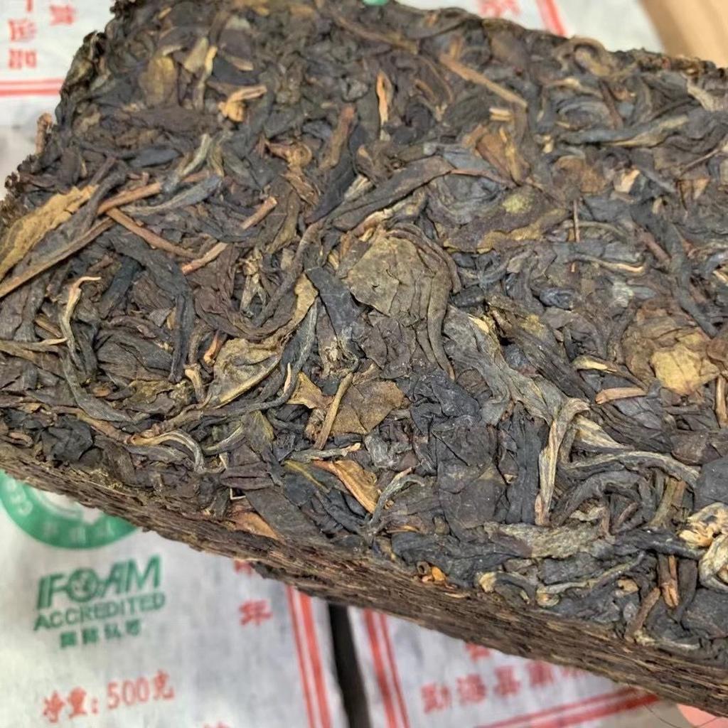 2004 Yunnan Tea Banzhang Organický čaj Brick Jia Shen Rok zrající Raw Pu'er Tea 500G