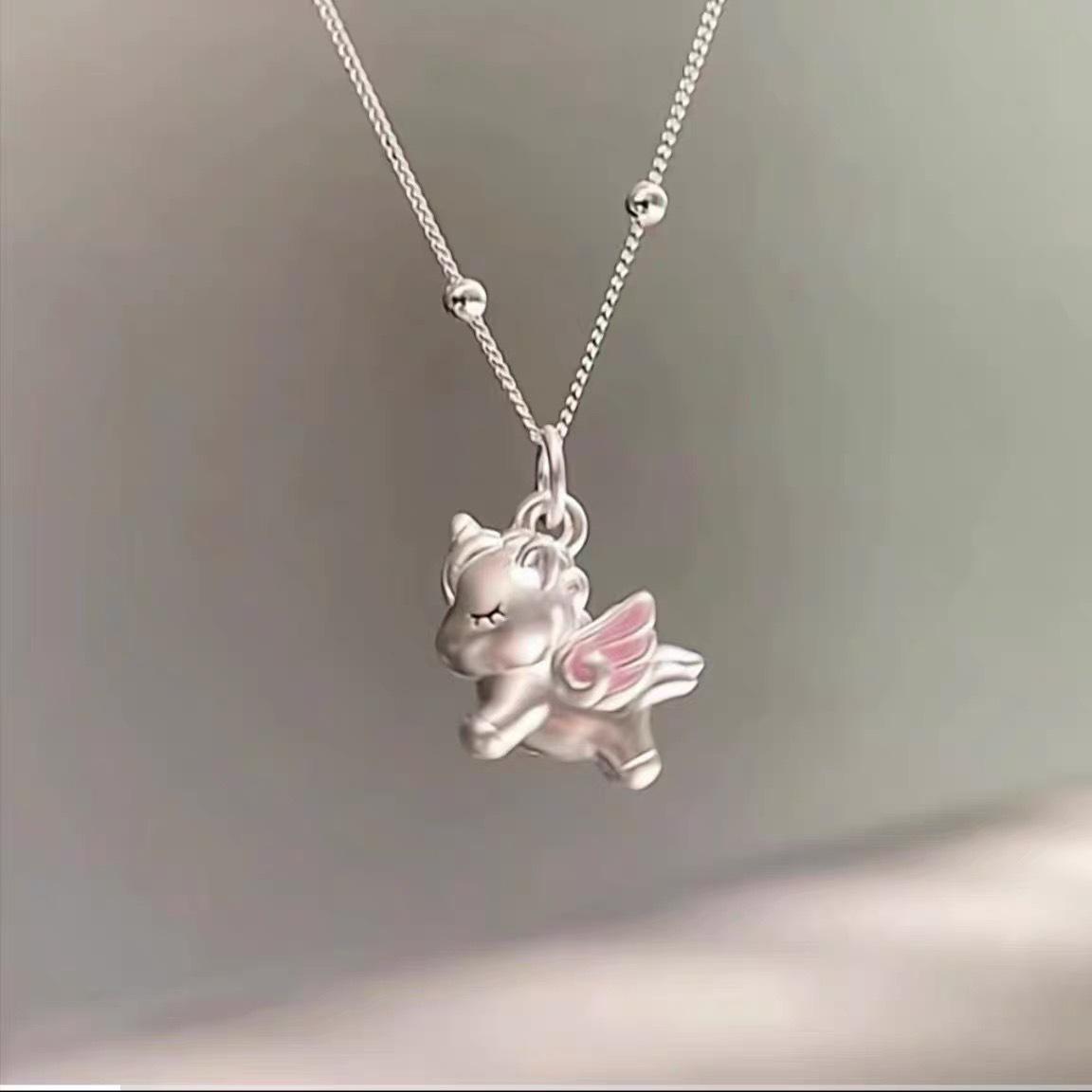 Изысканное колье-подвеска с единорогом - Высококлассное, Универсальное, Дизайн в стиле легкой роскоши