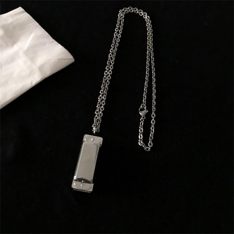 1PC Silvery [A necklace that can be blown] Mini harmonica retro four hole whistle pendant cartoon couple necklace